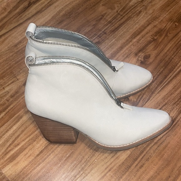 Coconuts by Matisse women’s 9.5 boots ankle booties beige off white zipper 3” - Picture 1 of 8